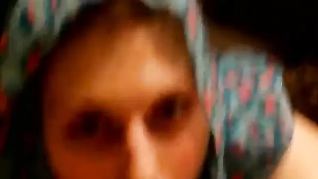 Azeri wife is always ready to suck